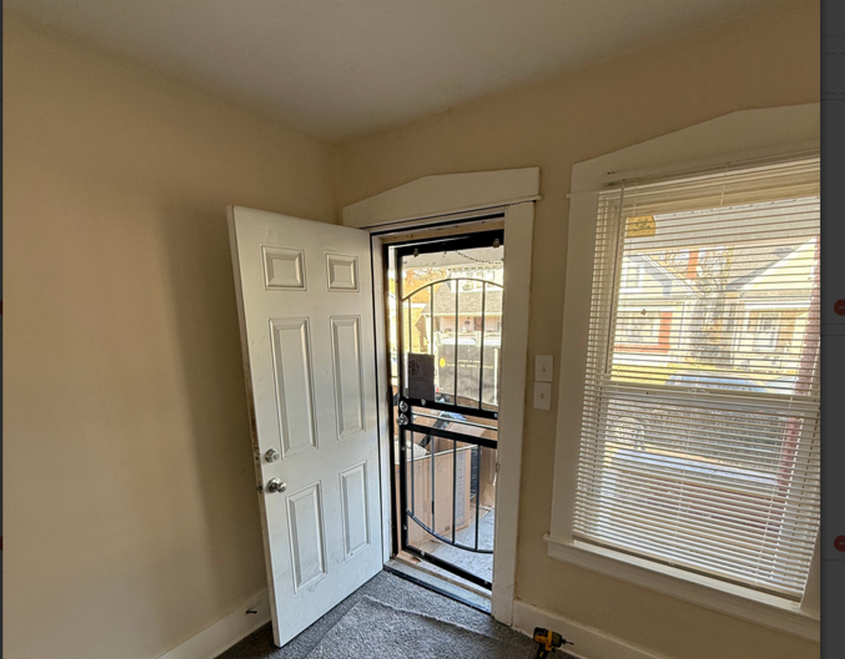 808 S 36th St - Photo 2 of 11