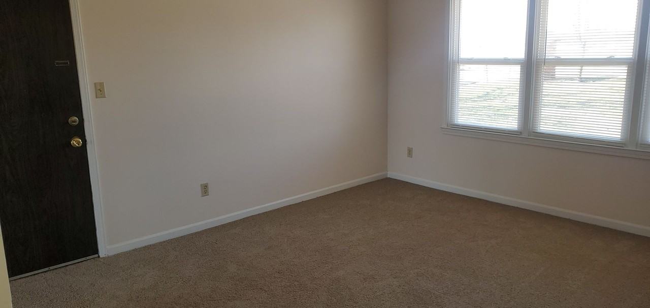 306 Southampton Dr - Photo 3 of 16