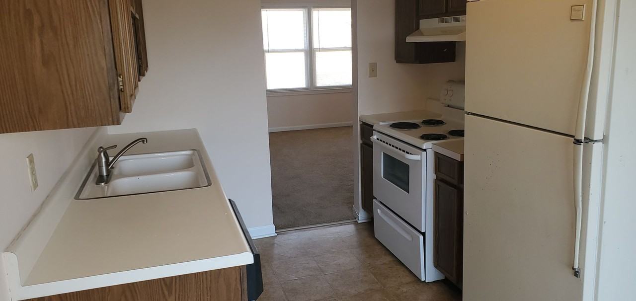 306 Southampton Dr - Photo 5 of 16