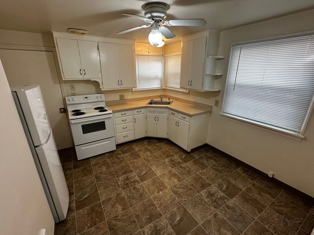 1720 Mccoy Ave Ne - Photo 3 of 9