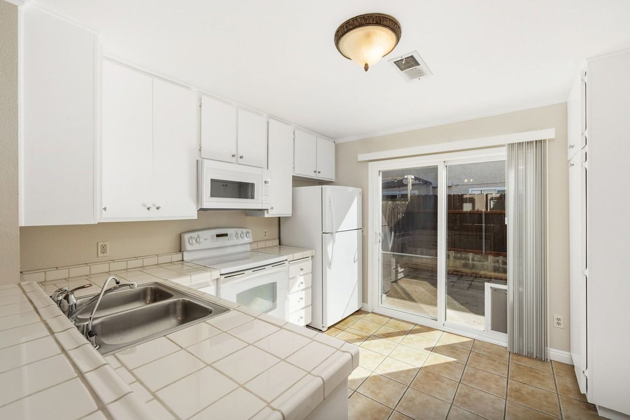 10187 Peaceful Ct - Photo 6 of 19