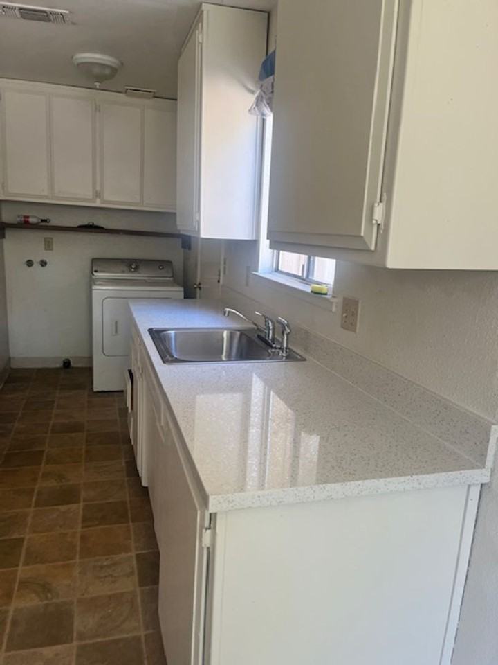 3321 Victoria Pl - Photo 3 of 4