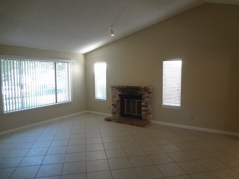 619 Willow Creek Dr - Photo 2 of 16