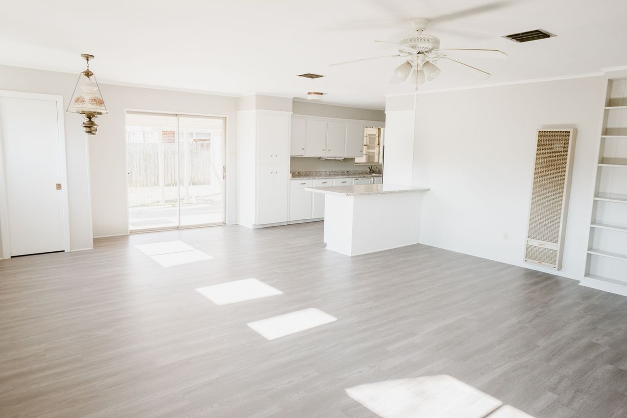 825 Cardinal St - Photo 2 of 11
