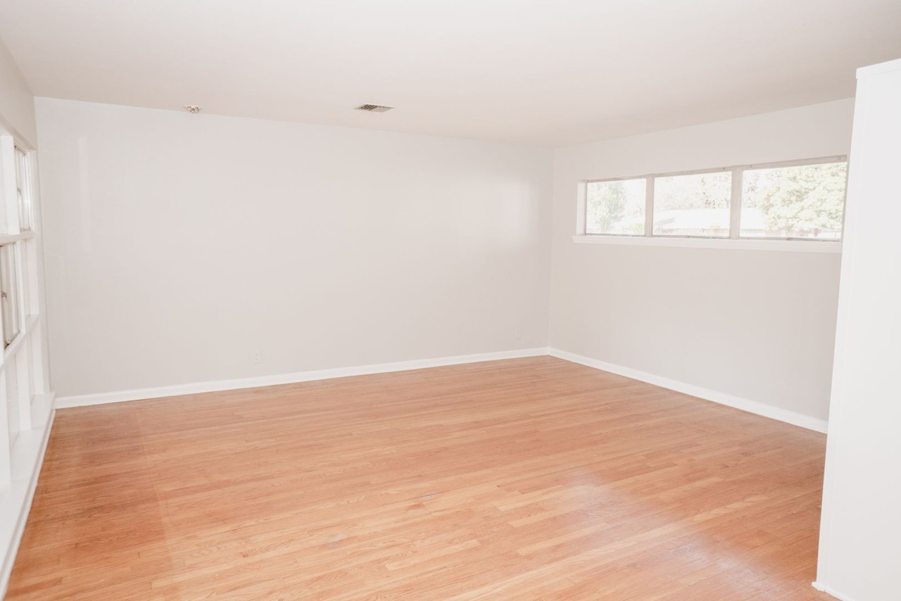 825 Cardinal St - Photo 3 of 11