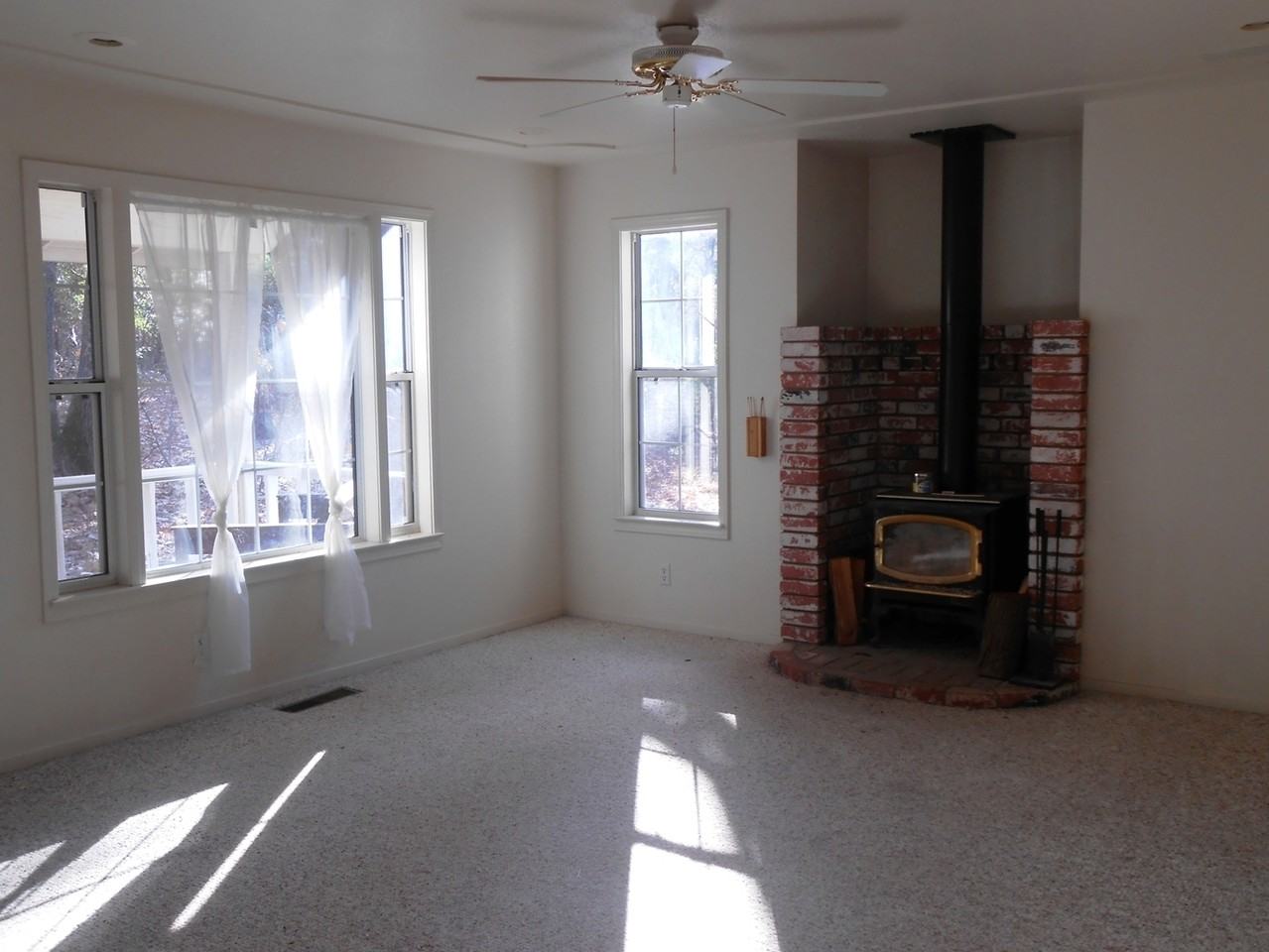 4896 Chateau Way - Photo 4 of 27