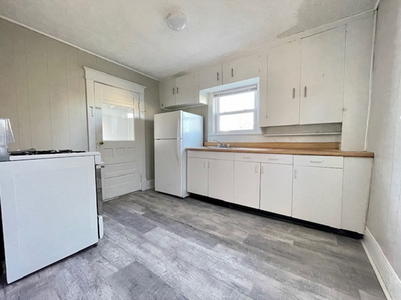 218 Pearl St - Photo 2 of 7
