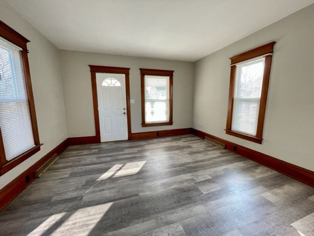 218 Pearl St - Photo 4 of 7