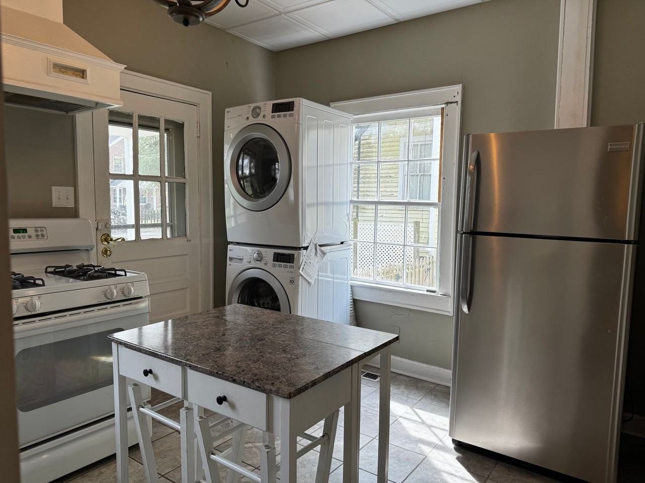 414A Metcalf St - Photo 5 of 17