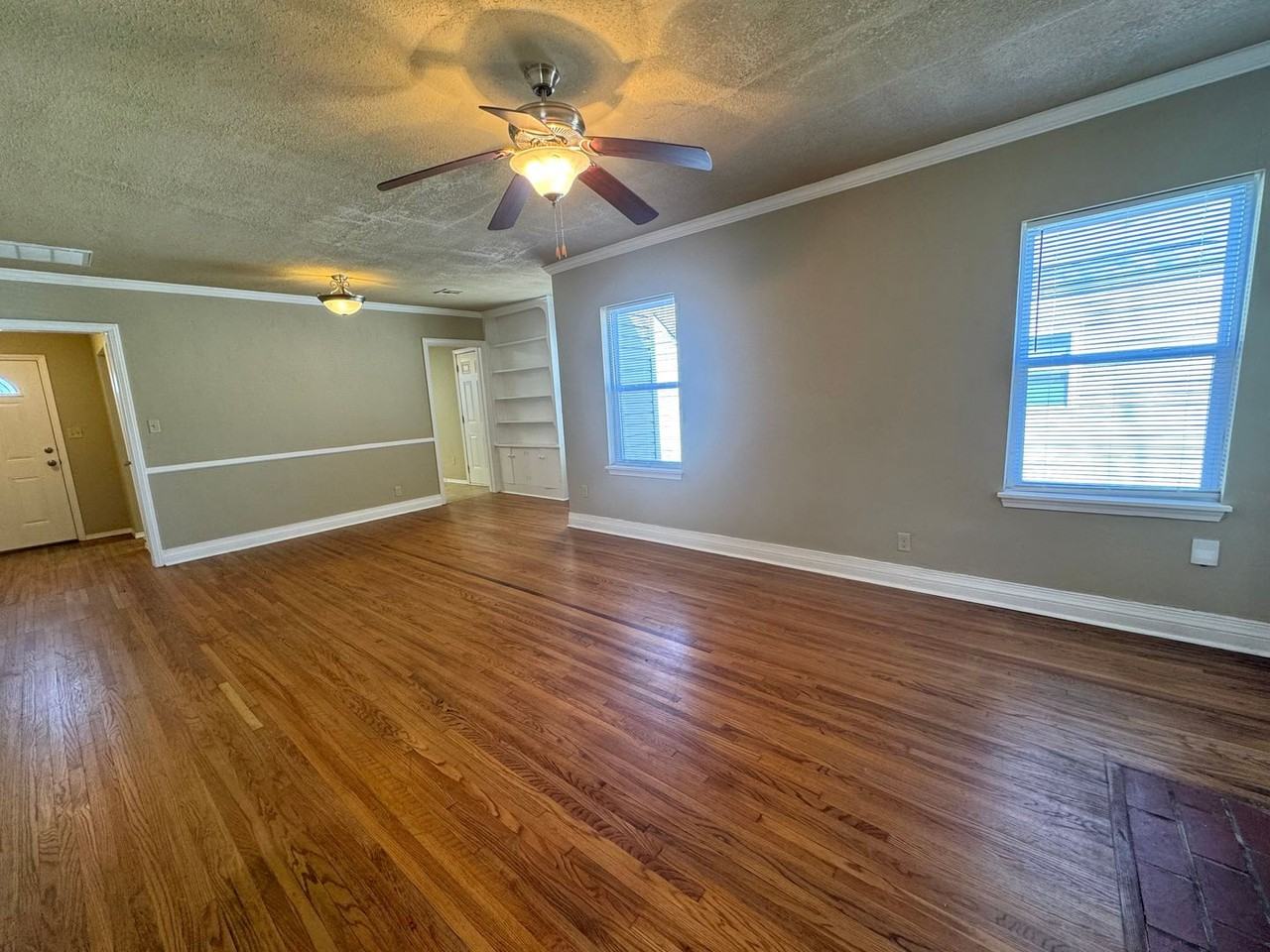 1239 S Richmond Ave - Photo 4 of 25