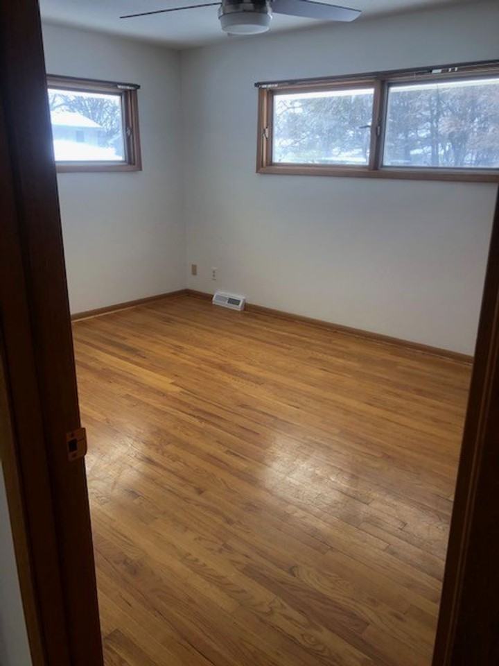 1122 33rd Street - Photo 5 of 11