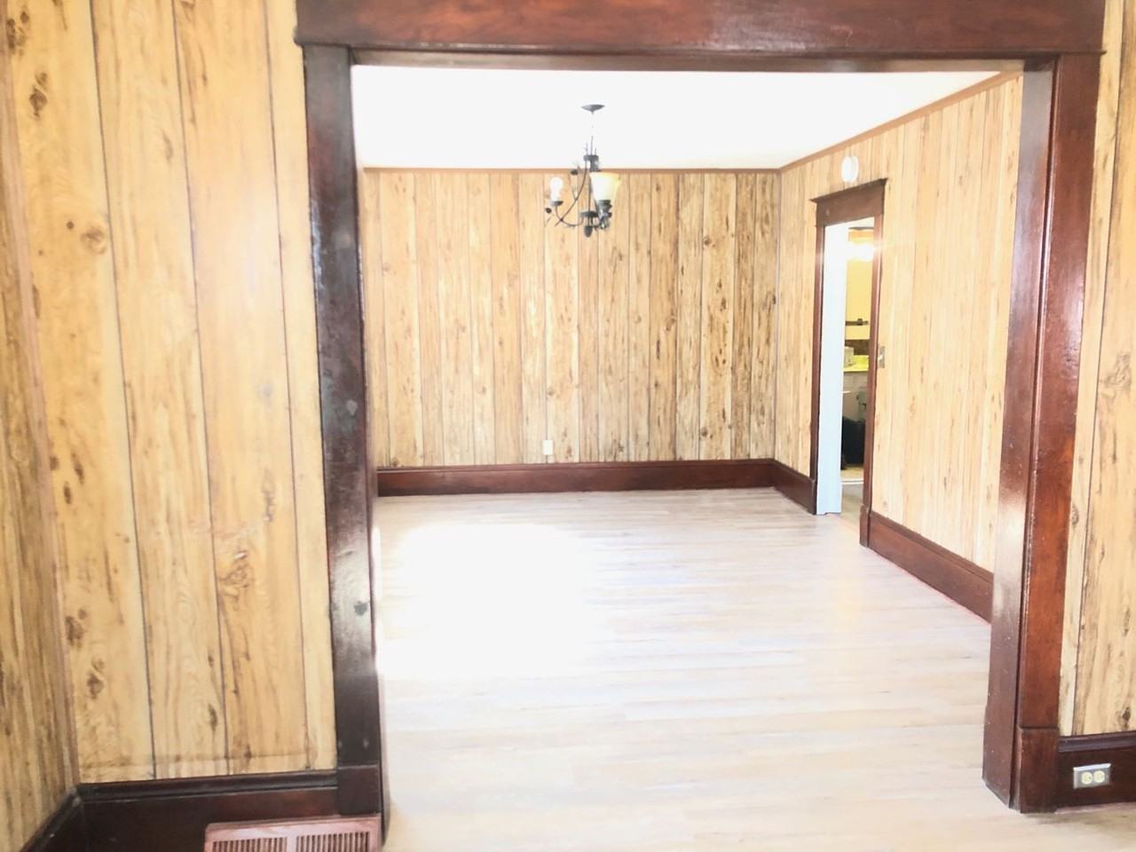 1603 S Center St - Photo 2 of 13