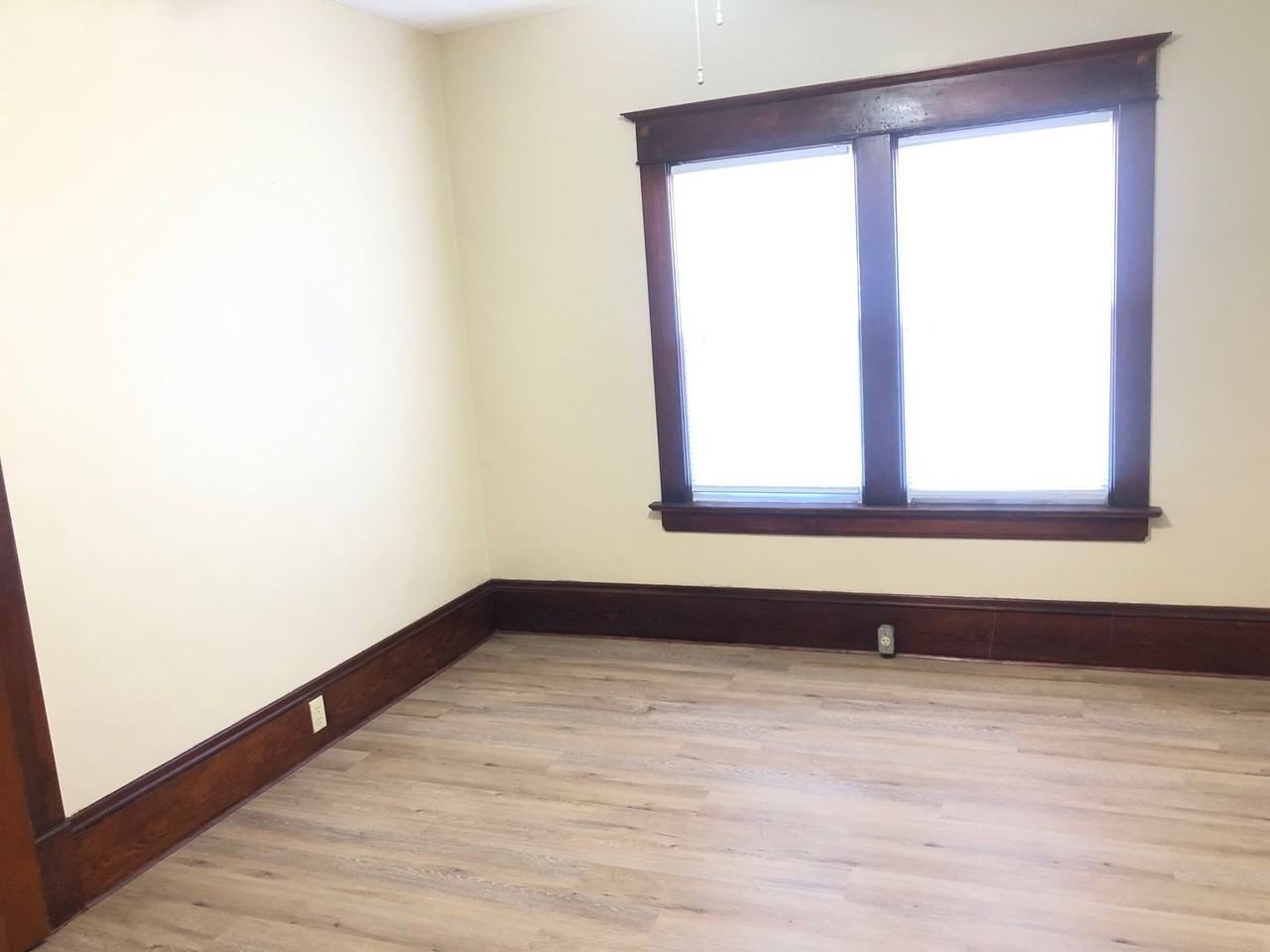 1603 S Center St - Photo 6 of 13