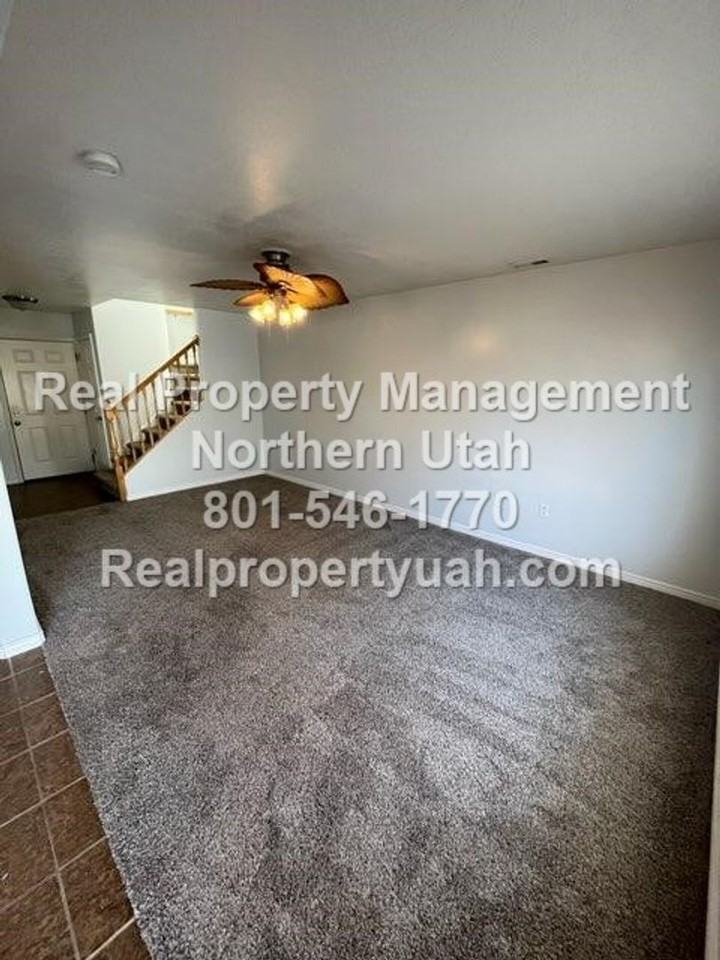 652 W 800 N - Photo 3 of 17