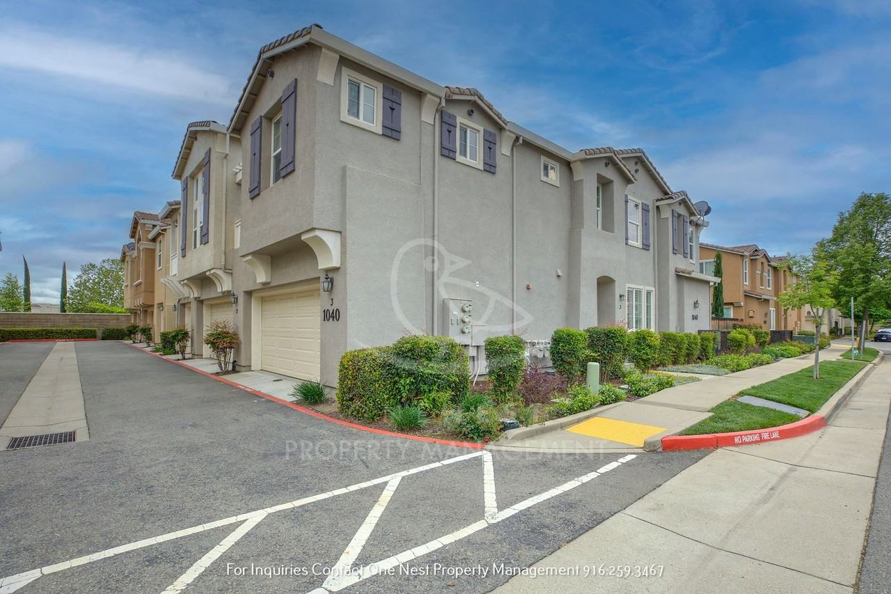 1040 Sierra View Cir #3 - Photo 2 of 28