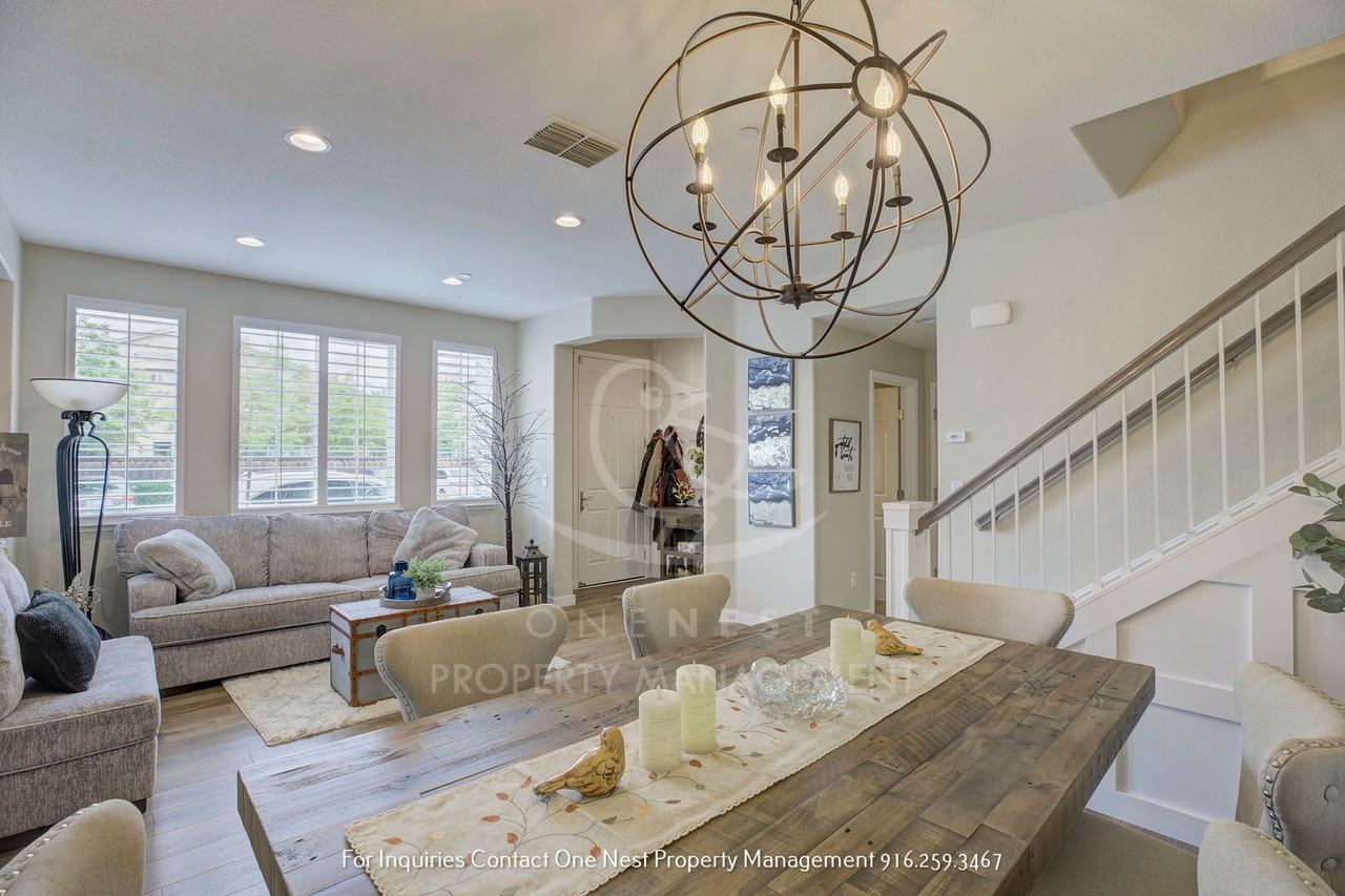 1040 Sierra View Cir #3 - Photo 7 of 28