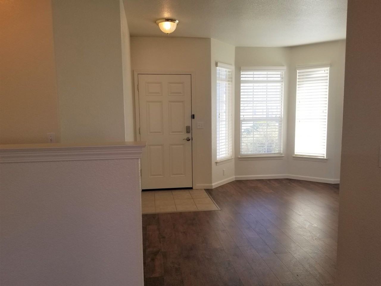 1370 Hastings Ln - Photo 2 of 21