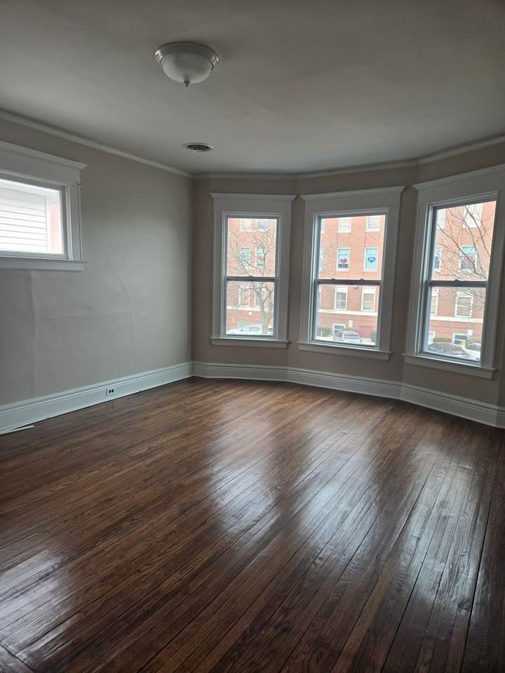 85 Kensington Ave - Photo 2 of 9