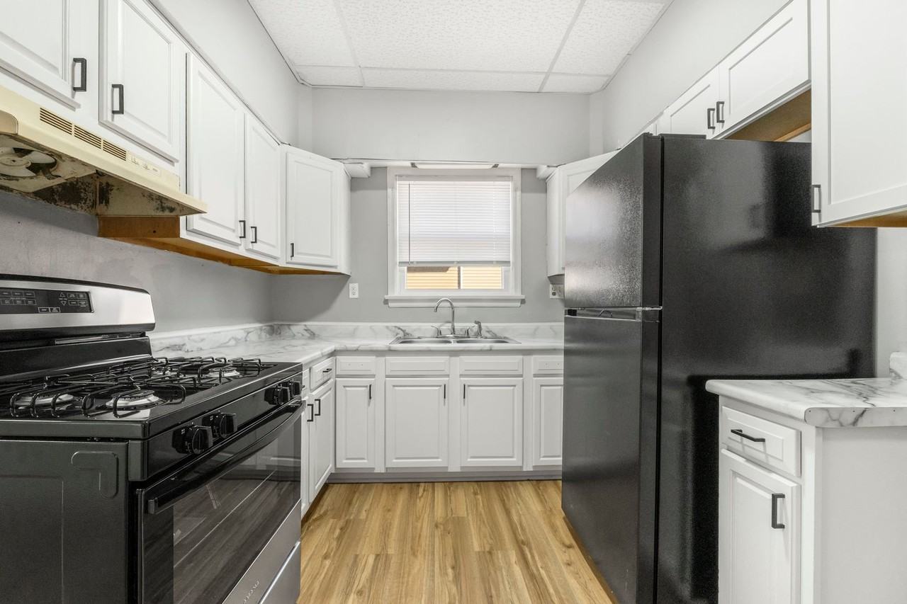 2118 Webster St - Photo 4 of 36