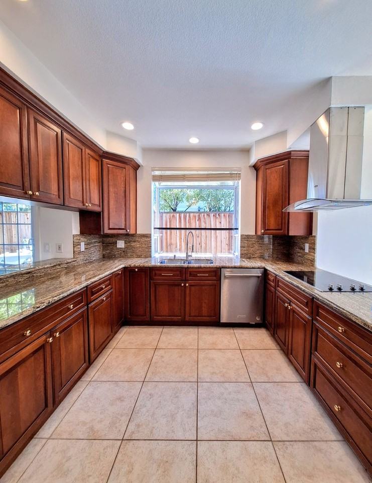 802 Schooner Bay Dr - Photo 2 of 38