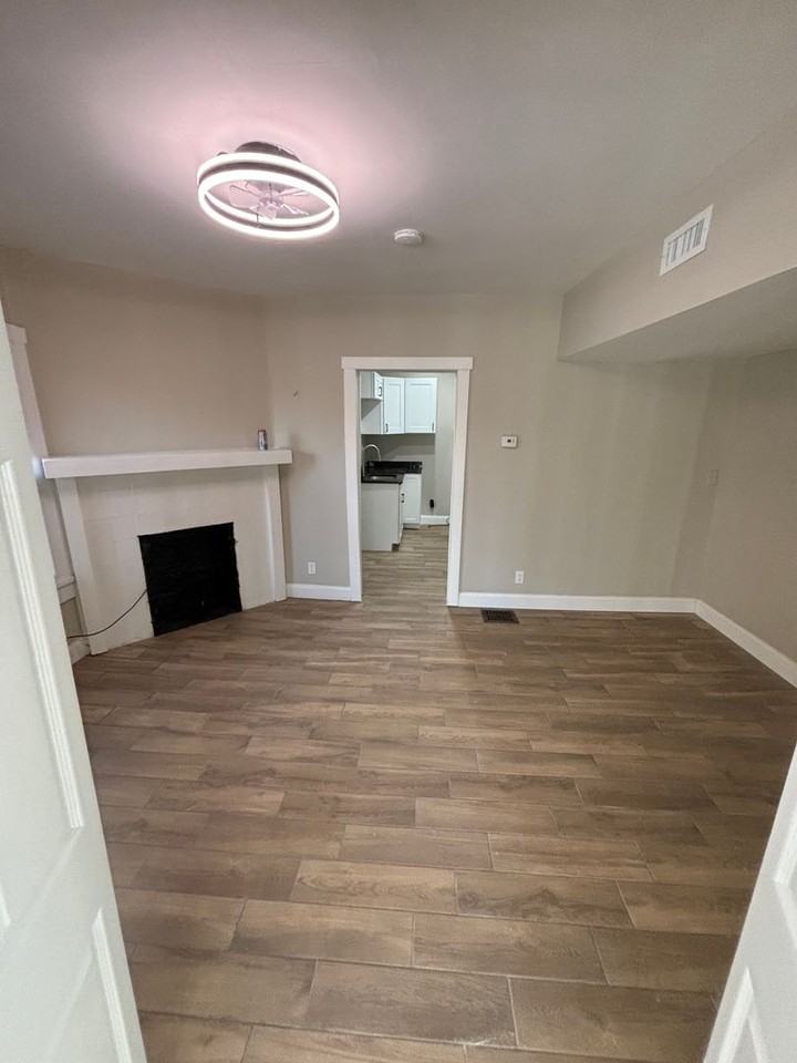 2091 Iuka Ave #A - Photo 4 of 10