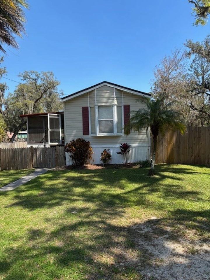 1749 Elizabeth St - Photo 2 of 42