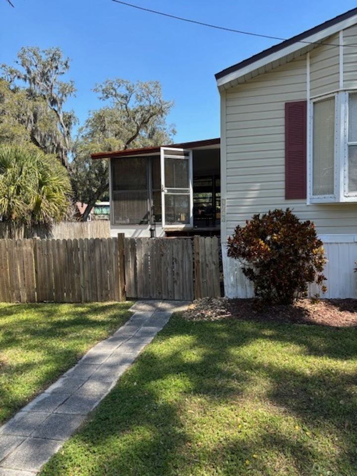 1749 Elizabeth St - Photo 3 of 42