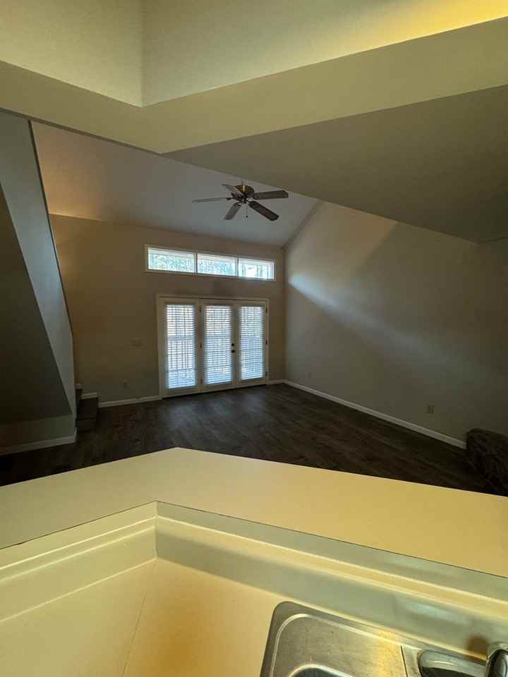 105 Summit Dr Se - Photo 3 of 8