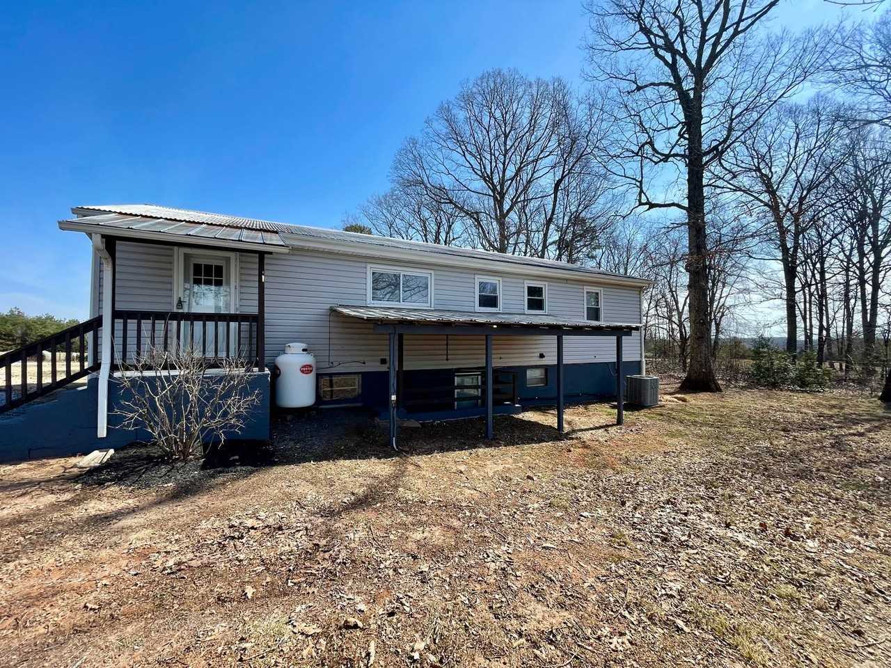 1074 Wisecarver Rd - Photo 2 of 19