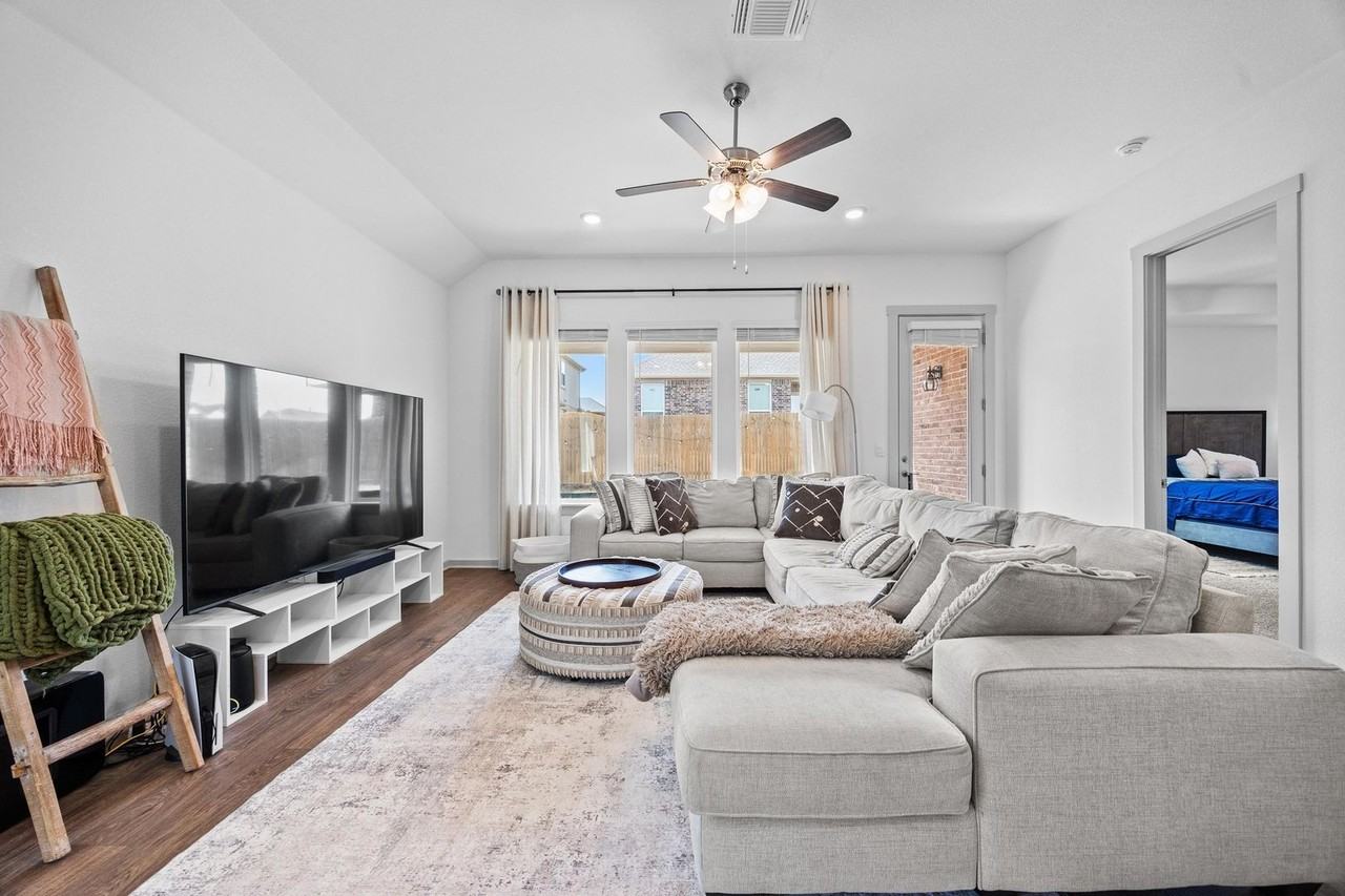 329 Black Sheep Cv - Photo 3 of 39