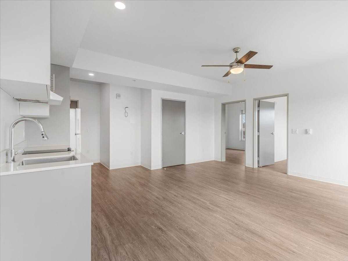 151 N Killingsworth St - Photo 4 of 37