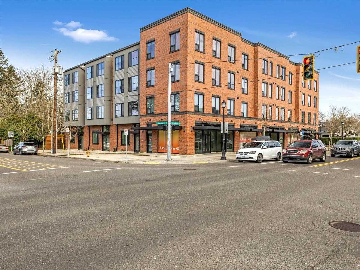 151 N Killingsworth St - Photo 2 of 37