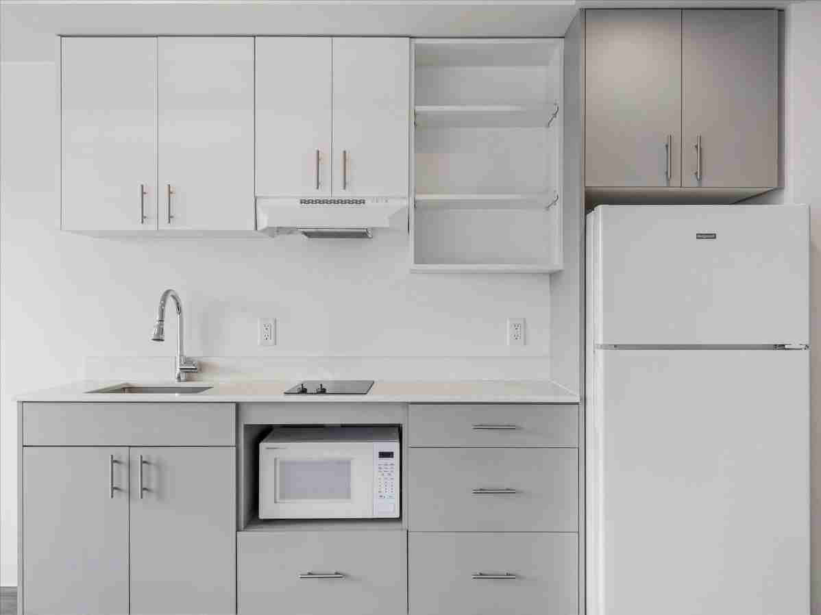 151 N Killingsworth St - Photo 5 of 37