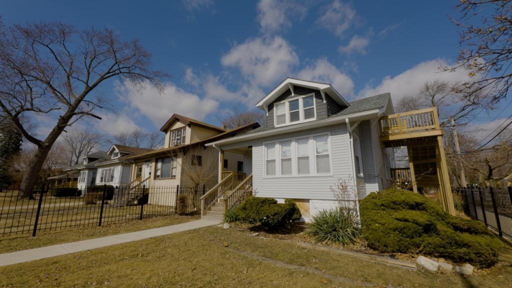 634 W 111th St - Photo 4 of 21