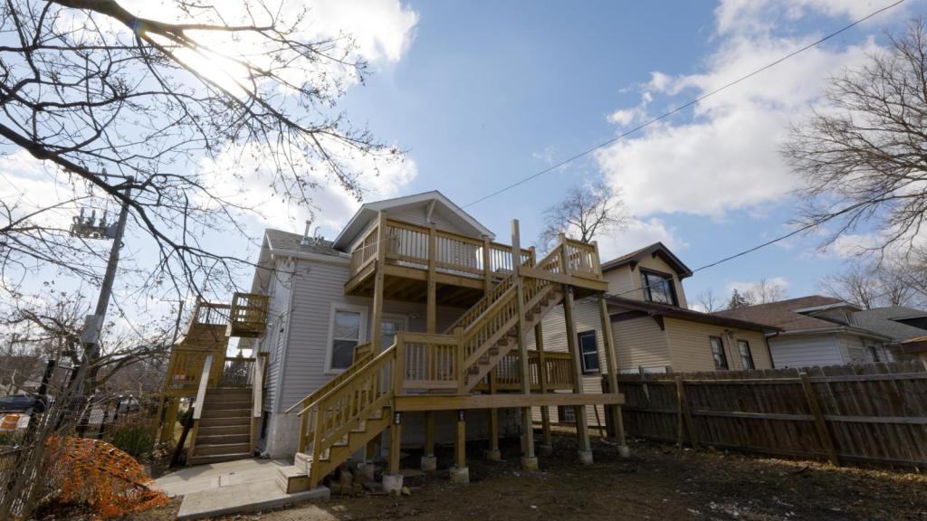 634 W 111th St - Photo 6 of 21