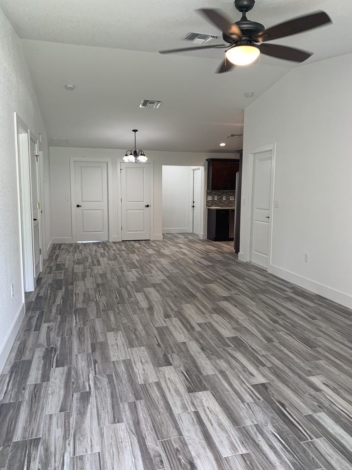 503 Se 5th St - Photo 3 of 11