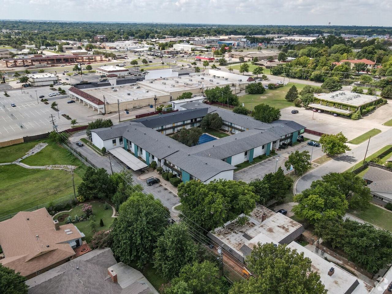 3624 NW 42nd St. - Photo 4 of 11