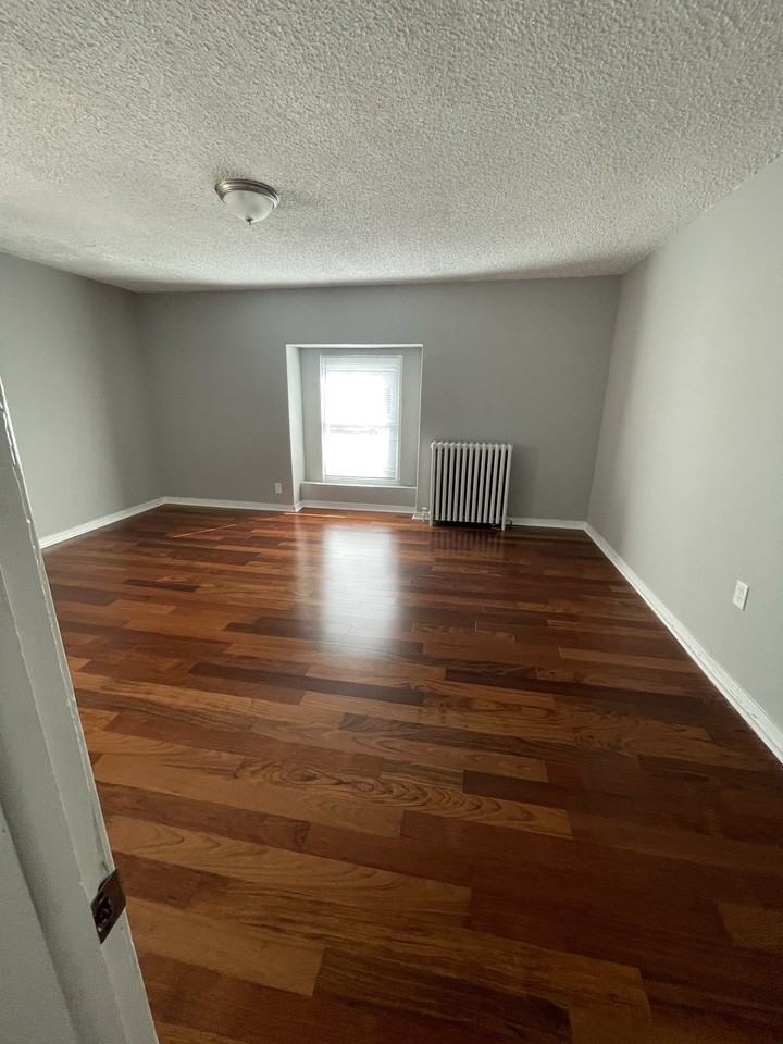 4628 Penn St #3 - Photo 3 of 7