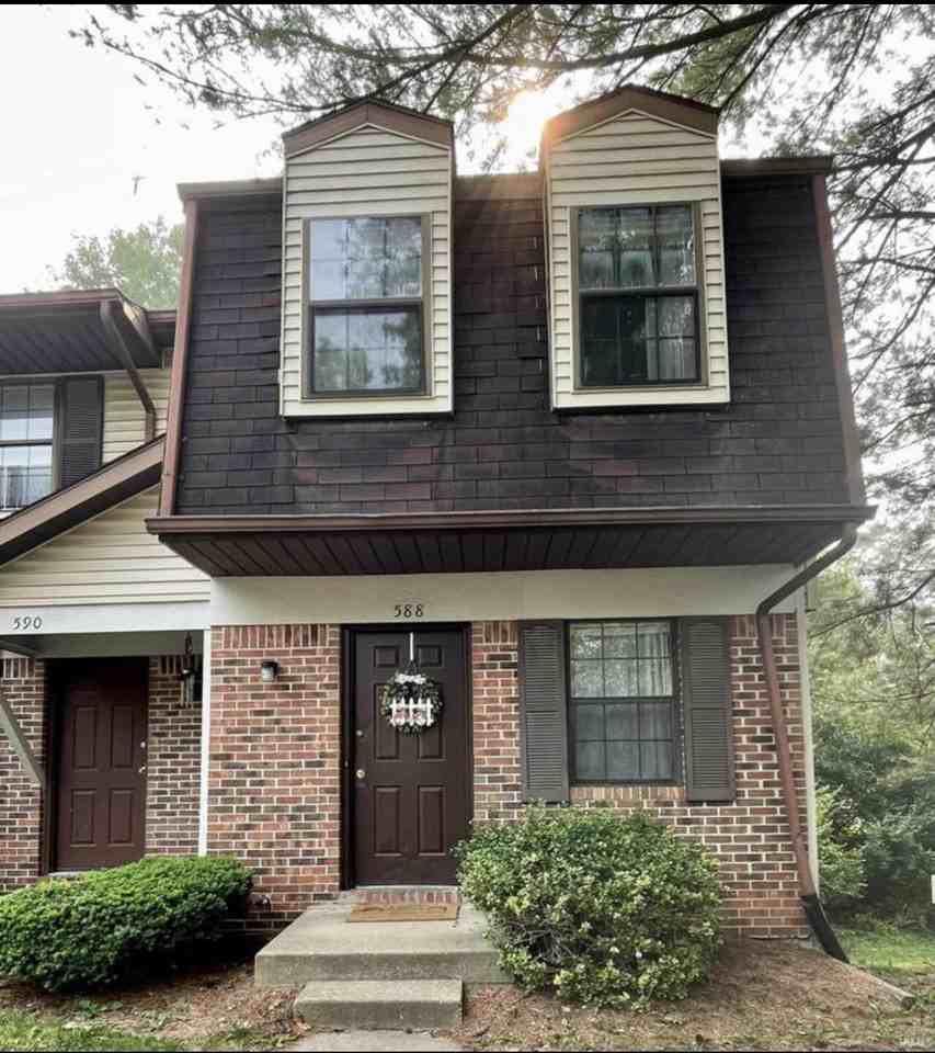 588 East Graham Place #1 - Photo 4 of 18