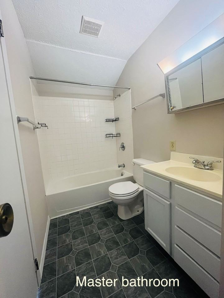 588 E Graham Pl #1 - Photo 6 of 18