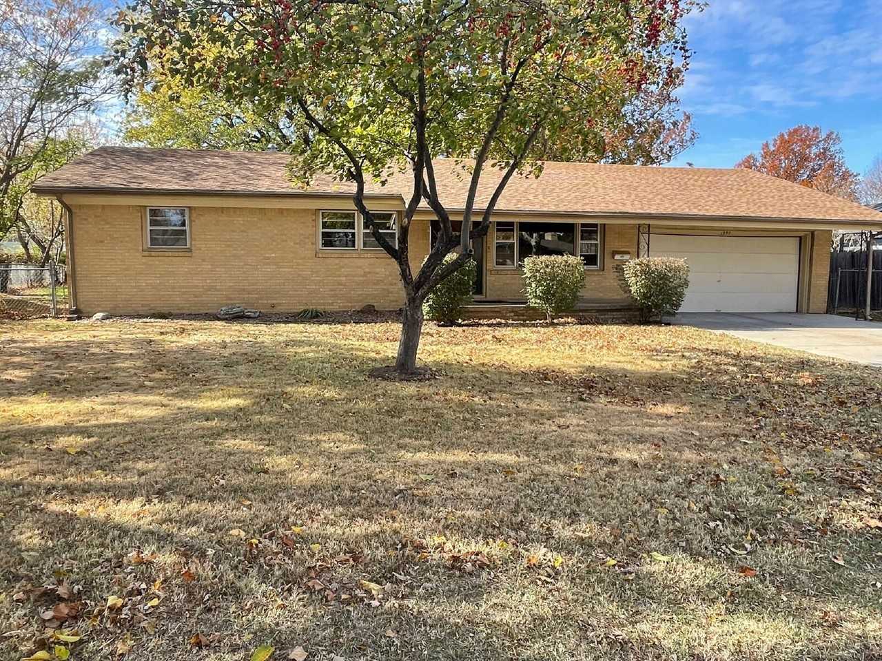 957 N Redbarn Ln - Photo 2 of 10