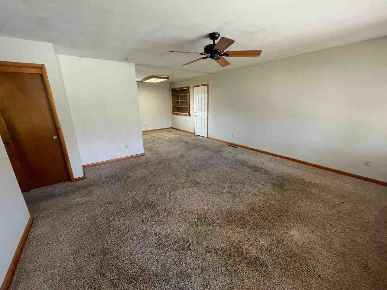 957 N Redbarn Ln - Photo 3 of 10