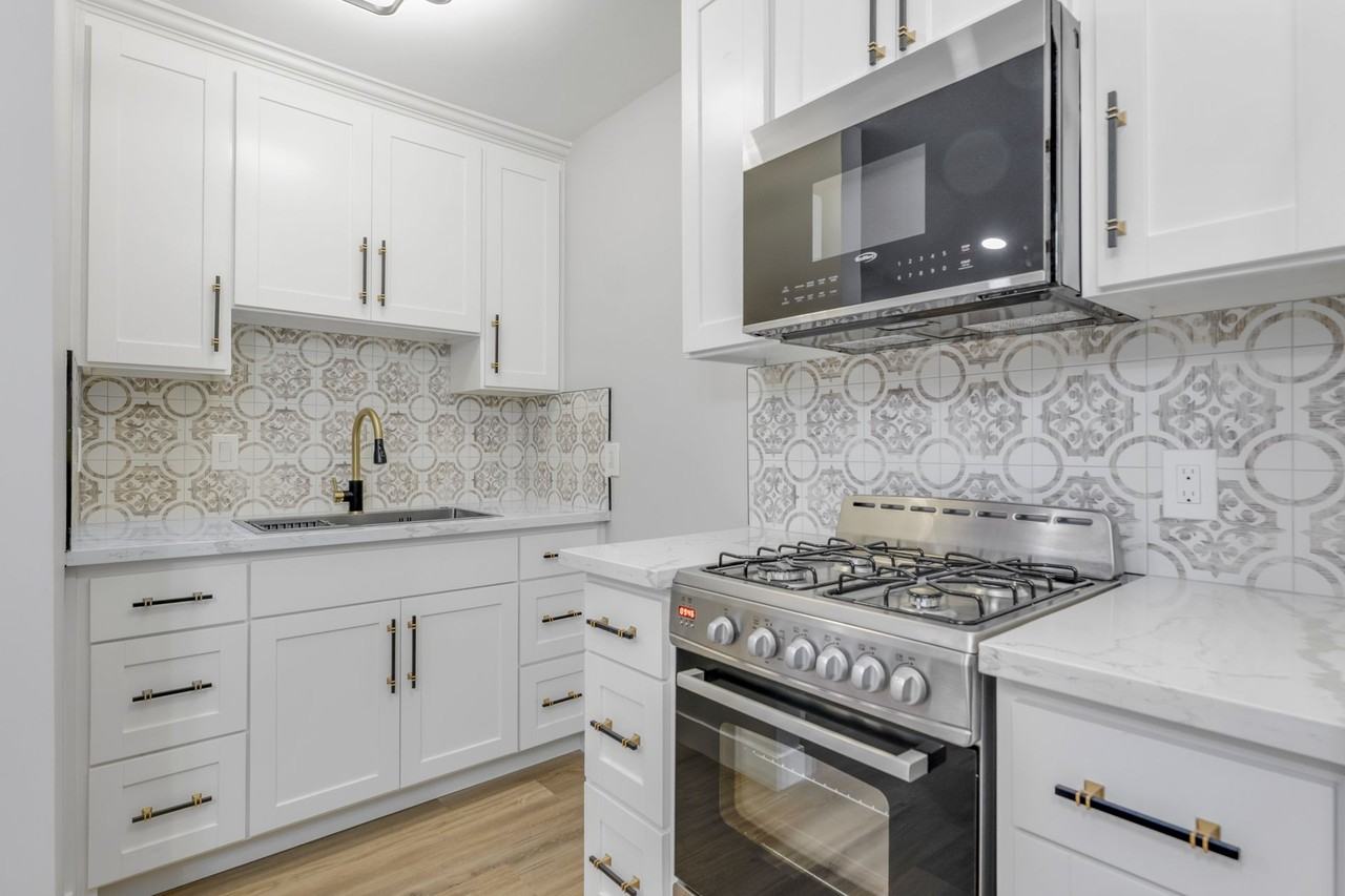 14420 Vista Real Apts - Photo 2 of 4