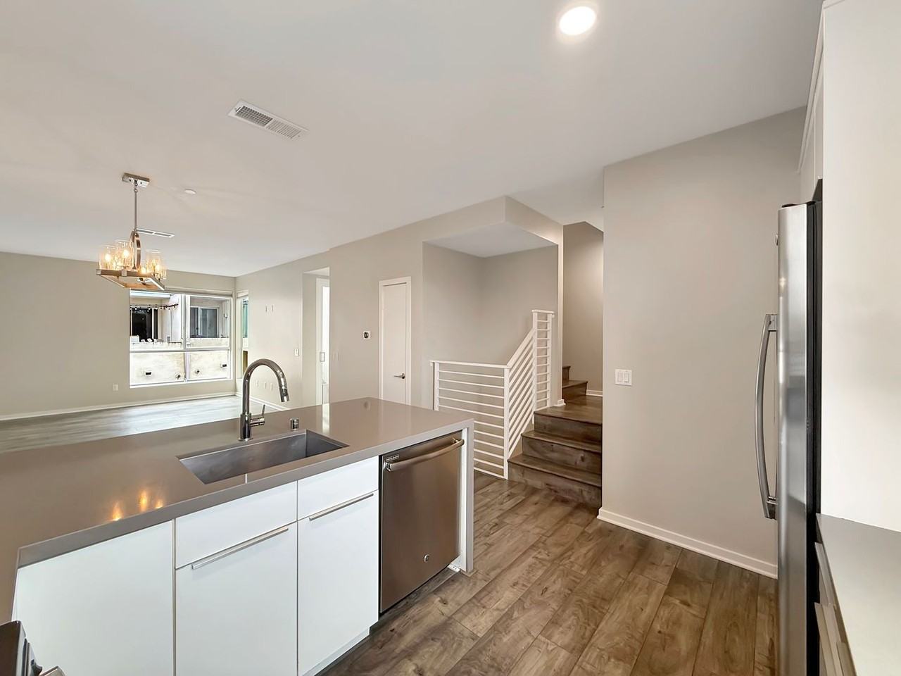 2191 Catalina Blvd - Photo 4 of 24
