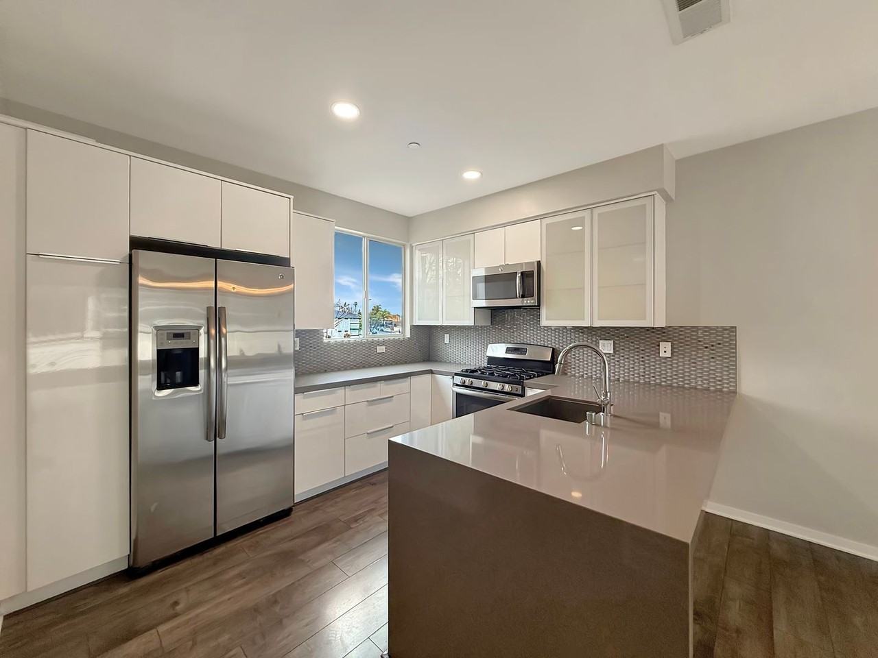 2191 Catalina Blvd - Photo 5 of 24