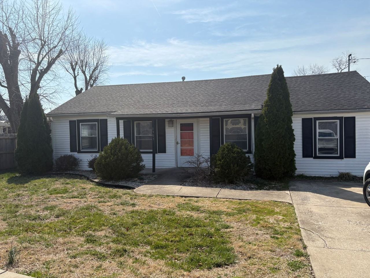 1303 Collett Ln - Photo 2 of 24