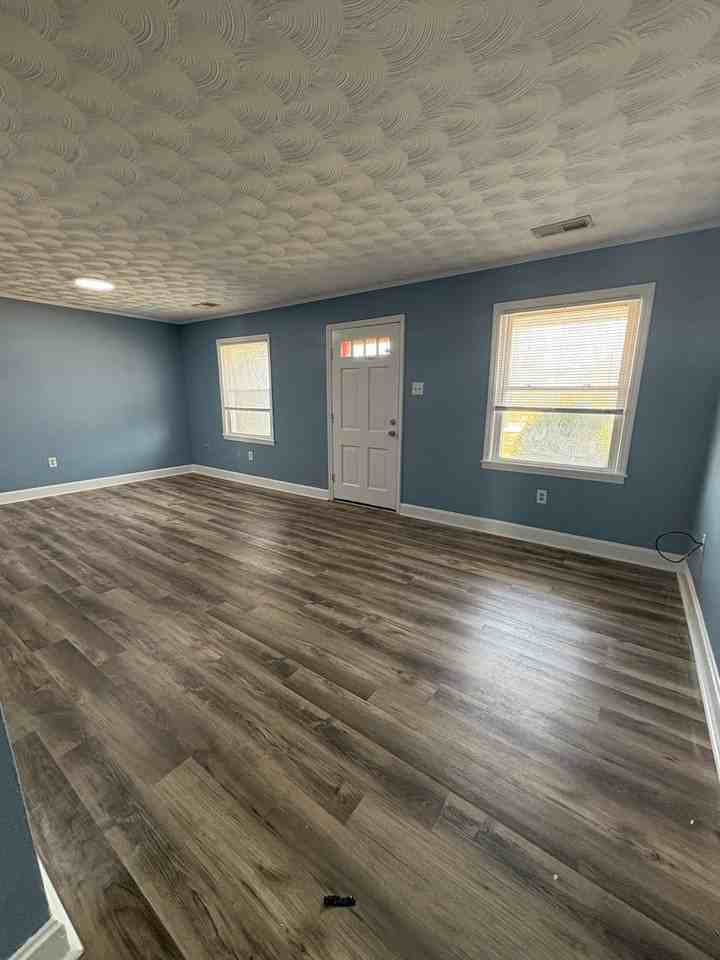 1303 Collett Ln - Photo 3 of 24