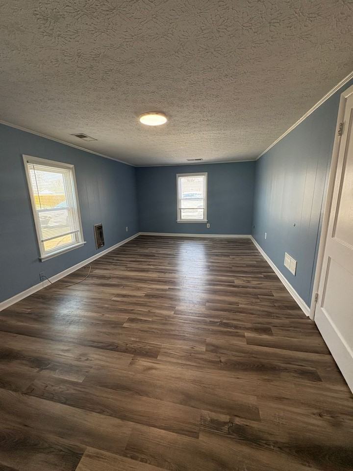 1303 Collett Ln - Photo 7 of 24