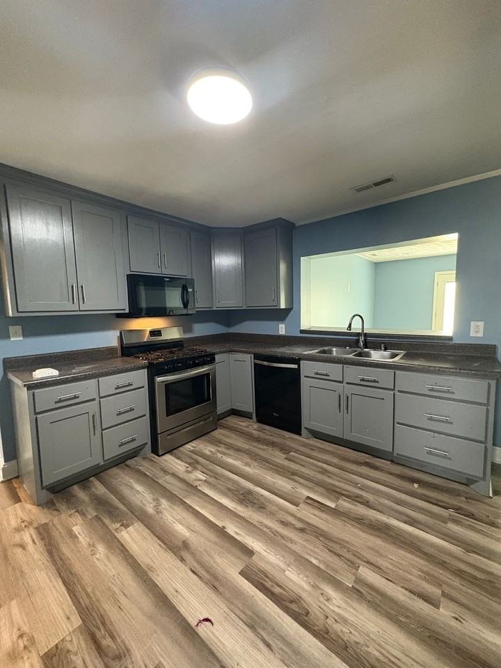 1303 Collett Ln - Photo 5 of 24