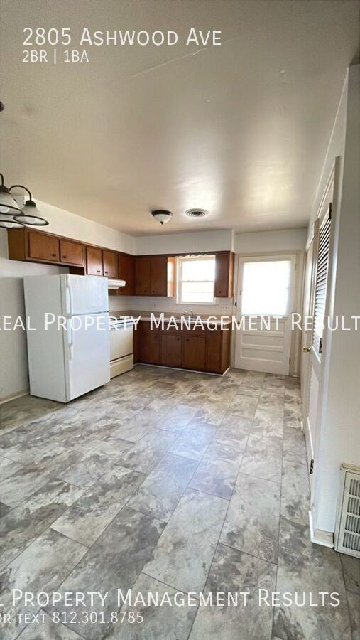 2805 Ashwood Ave - Photo 3 of 9